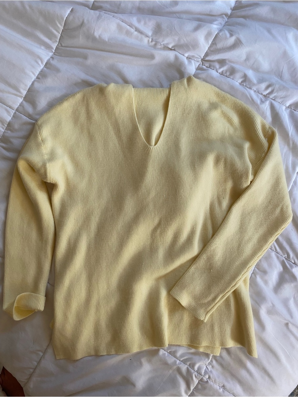 Tahari Pale Yellow V-Neck Lightweight Sweater
